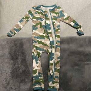 Kyte camo - 12-18 months onesie not footed